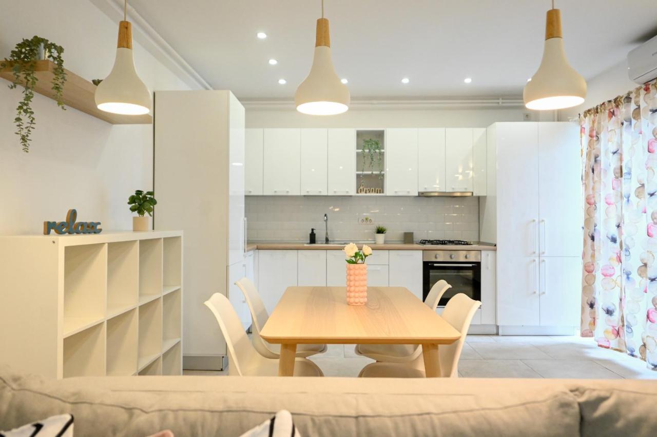 Splendid 2Br Apartment With Breathtaking Views Of Casa Poporului Бухарест Экстерьер фото